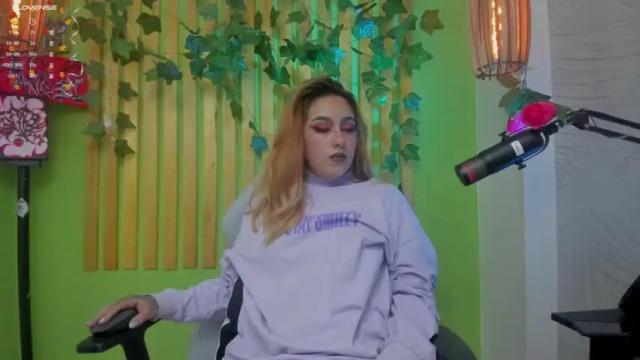 Image 2 of sweett_angeel Stream on Chaturbate on 20 months ago