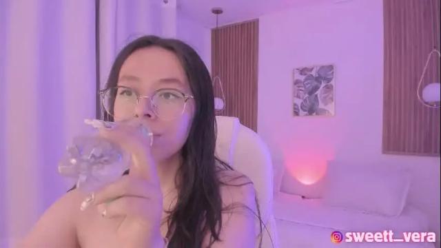 Image 2 of sweett_vera Stream on Chaturbate on 1 month ago