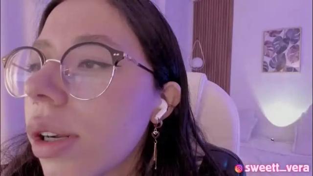 Image 3 of sweett_vera Stream on Chaturbate on 5 months ago