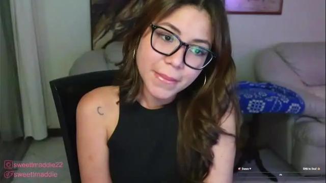 Image 3 of sweettmaddie Stream on Chaturbate on 1 month ago