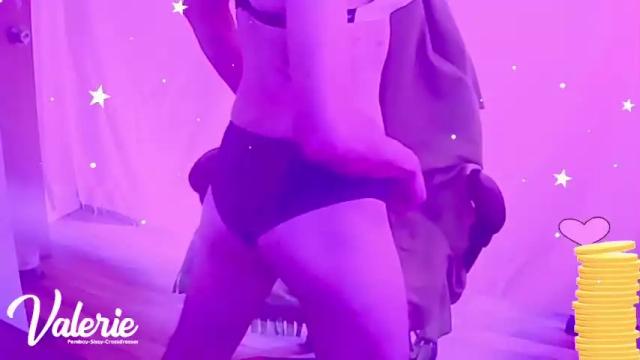 Image 12 of sweetvalerietinybig Stream on Chaturbate on 18 months ago