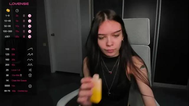 Image 3 of sweetydeviliya Stream on Chaturbate on 13 days ago