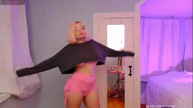 Image 8 of switchykitty Stream on Chaturbate on 1 month ago