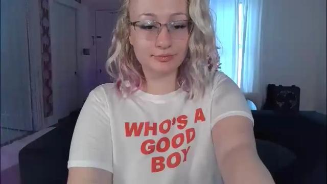 Image 3 of switchykitty Stream on Chaturbate on 1 month ago