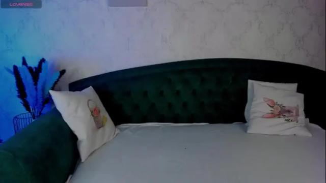 Image 2 of sylviarussell Stream on Chaturbate on 6 days ago