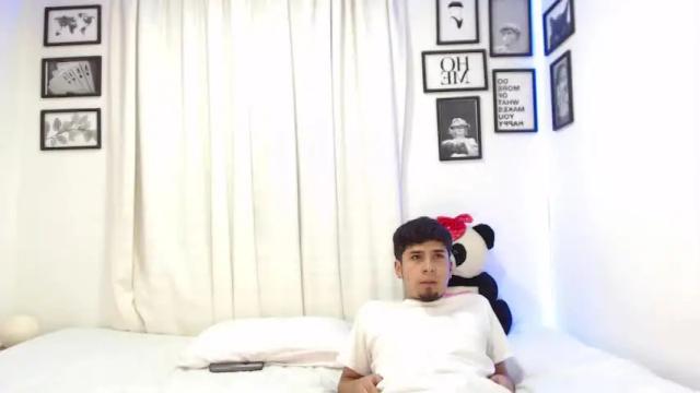 Image 3 of tainy_n_harley Stream on Chaturbate on 12 months ago