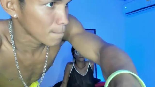 Image 2 of tairon_lau02 Stream on Chaturbate on 13 months ago