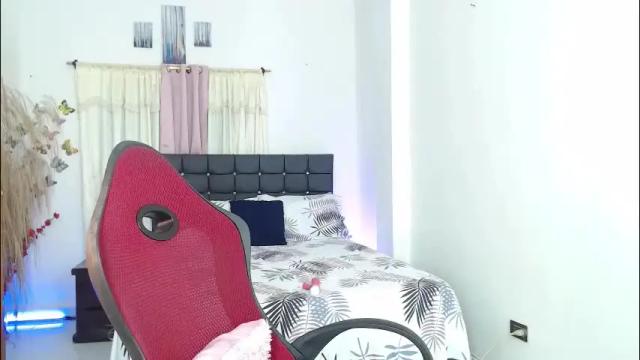 Image 4 of talianamoreno Stream on Chaturbate on 1 month ago