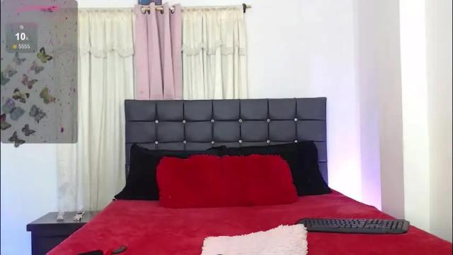 Image 11 of talianamoreno Stream on Chaturbate on 12 days ago