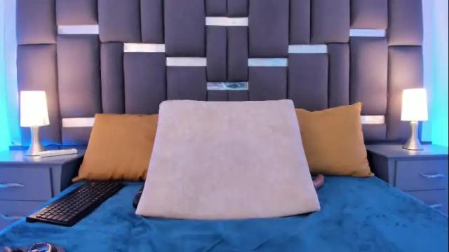 Image 2 of talianavega Stream on Chaturbate on 1 month ago