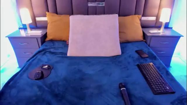 Image 2 of talianavega Stream on Chaturbate on 1 month ago