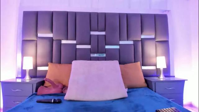 Image 6 of talianavega Stream on Chaturbate on 11 days ago