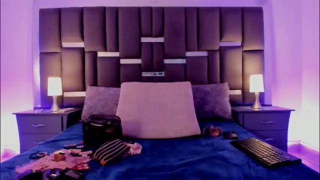 Image 4 of talianavega Stream on Chaturbate on 3 days ago