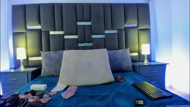 Image 12 of talianavega Stream on Chaturbate on 2 days ago