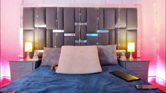 Image 12 of talianavega Stream on Chaturbate on 1 month ago