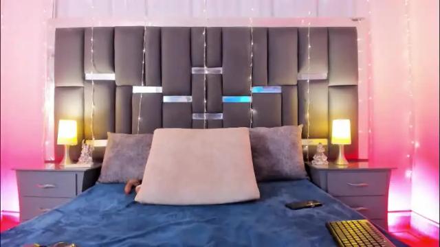 Image 3 of talianavega Stream on Chaturbate on 1 month ago