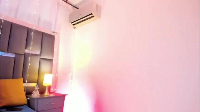 Image 2 of talianavega Stream on Chaturbate on 1 month ago