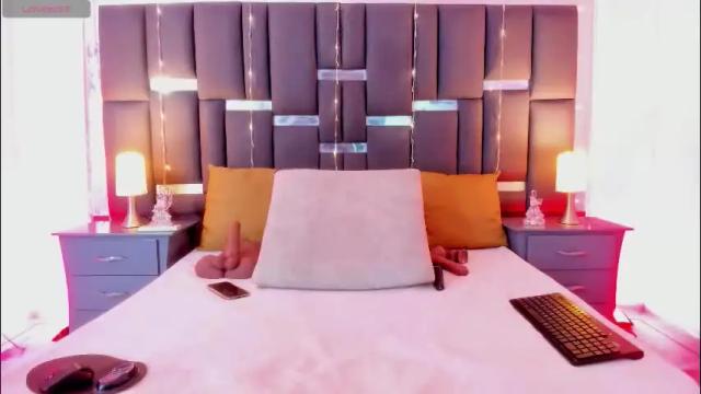 Image 2 of talianavega Stream on Chaturbate on 1 month ago