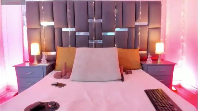 Image 6 of talianavega Stream on Chaturbate on 1 month ago