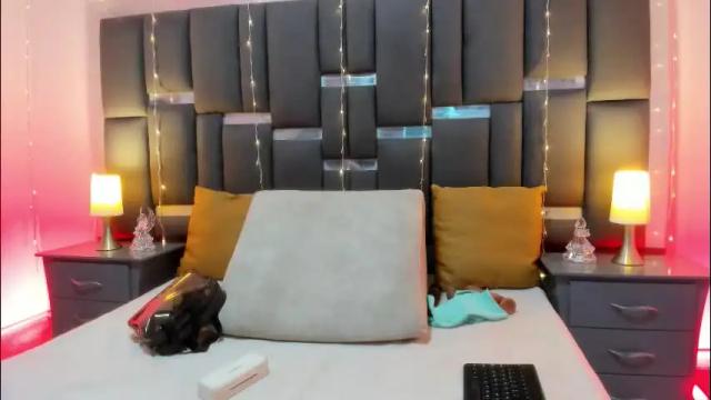 Image 7 of talianavega Stream on Chaturbate on 1 month ago