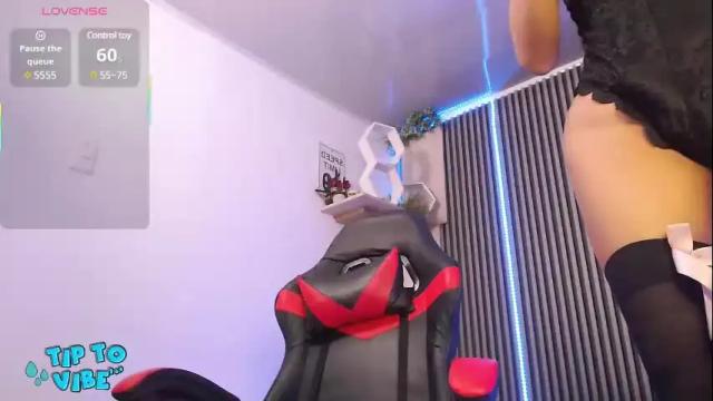 Image 2 of tamarafoxy_ Stream on Chaturbate on 15 days ago