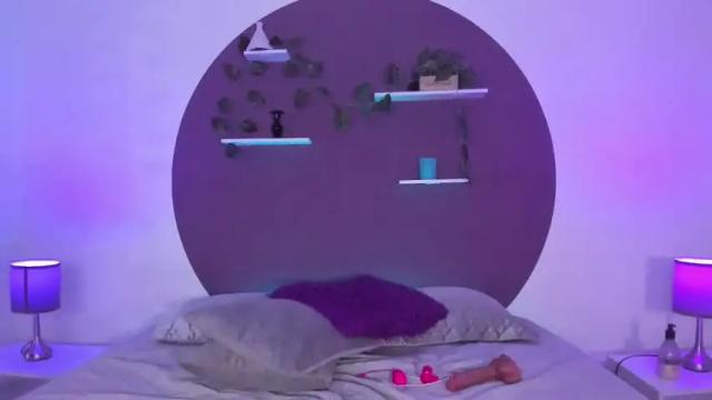 Image 3 of tamaraross_ Stream on Chaturbate on 15 months ago