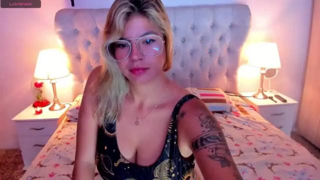Image 12 of tania_russell23 Stream on Chaturbate on 19 months ago