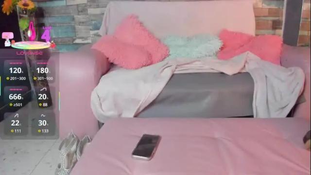 Image 2 of tara_collin Stream on Chaturbate on 4 months ago