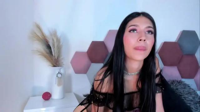Image 8 of taralombardi Stream on Chaturbate on 15 months ago