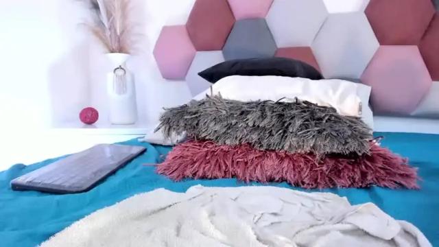 Image 2 of taralombardi Stream on Chaturbate on 15 months ago