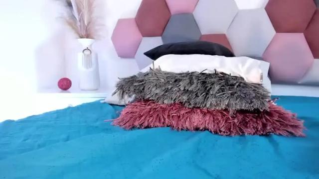Image 4 of taralombardi Stream on Chaturbate on 15 months ago