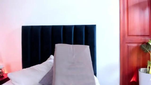Image 3 of taralombardi Stream on Chaturbate on 15 months ago