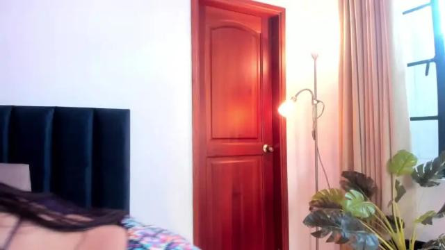 Image 8 of taralombardi Stream on Chaturbate on 14 months ago