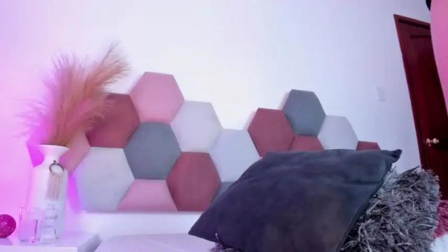 Image 11 of taralombardi Stream on Chaturbate on 14 months ago