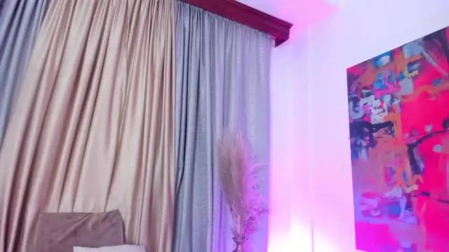 Image 2 of taralombardi Stream on Chaturbate on 14 months ago