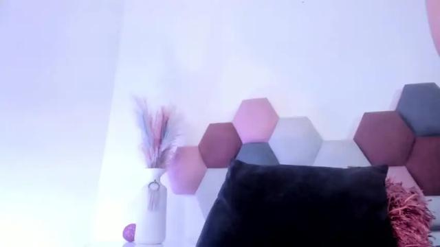 Image 6 of taralombardi Stream on Chaturbate on 14 months ago