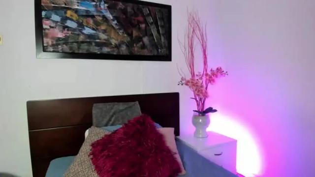Image 2 of taralombardi Stream on Chaturbate on 14 months ago