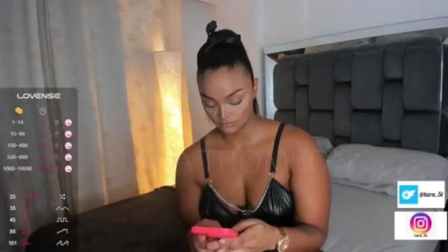 Image 2 of tarathomson Stream on Chaturbate on 16 months ago