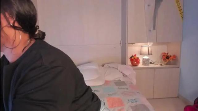 Image 2 of tarawiilson_ Stream on Chaturbate on 19 months ago