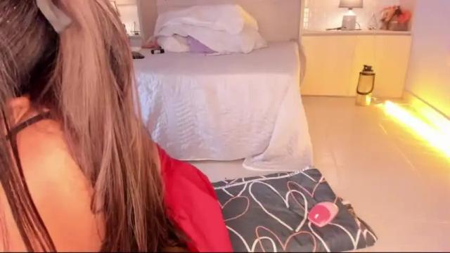 Image 7 of tarawiilson_ Stream on Chaturbate on 18 months ago