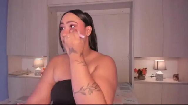 Image 6 of tarawiilson_ Stream on Chaturbate on 17 months ago