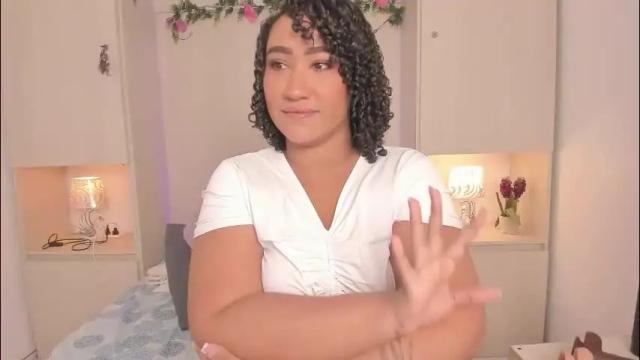 Image 12 of tarawiilson_ Stream on Chaturbate on 2 months ago