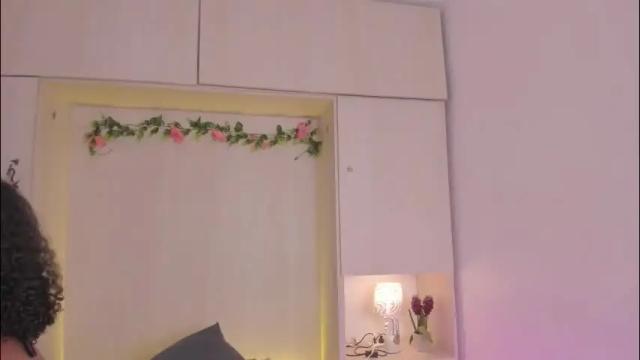 Image 2 of tarawiilson_ Stream on Chaturbate on 1 month ago