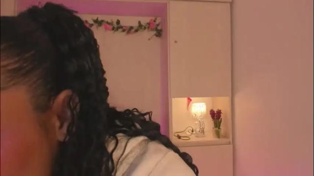 Image 12 of tarawiilson_ Stream on Chaturbate on 29 days ago