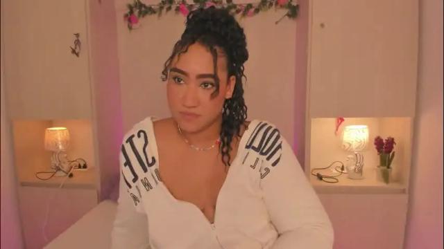 Image 2 of tarawiilson_ Stream on Chaturbate on 29 days ago