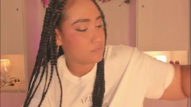 Image 6 of tarawiilson_ Stream on Chaturbate on 27 days ago