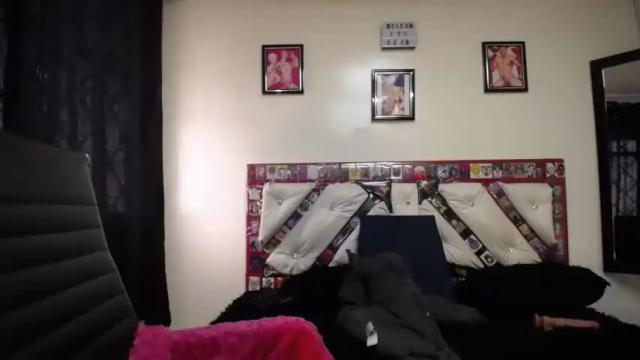 Image 3 of tatiana_ninfomaniaca Stream on Chaturbate on 13 months ago