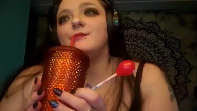 Image 10 of tattedthicc Stream on Chaturbate on 9 days ago