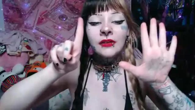 Image 2 of tattedthickandpretty Stream on Chaturbate on 4 months ago