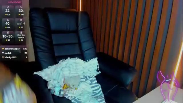 Image 3 of tattoodollx Stream on Chaturbate on 15 days ago